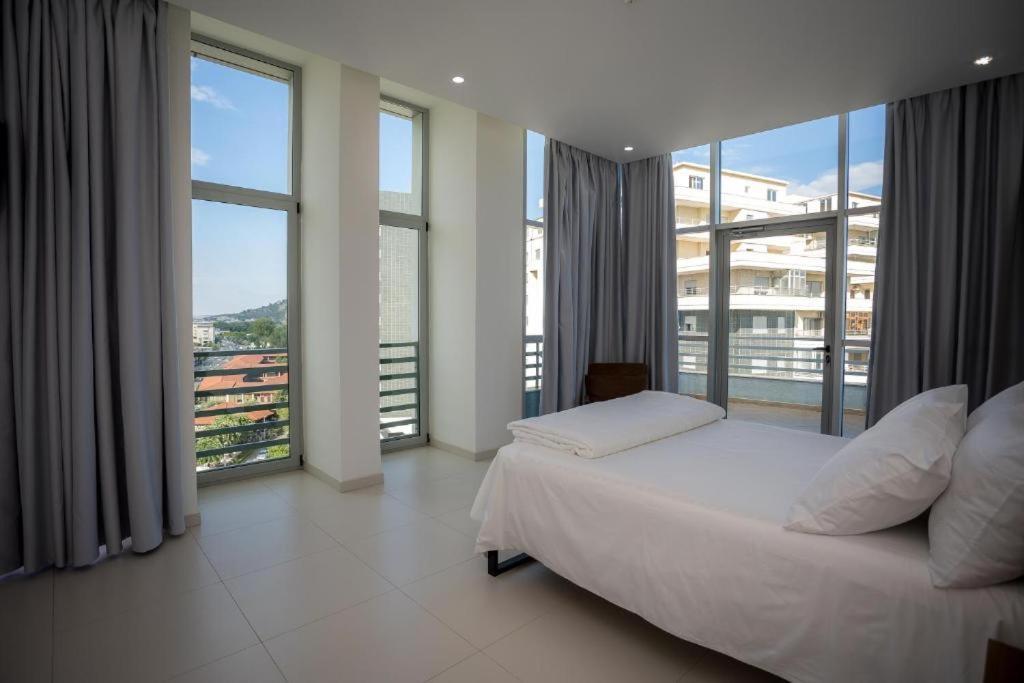 Sky Hotel Shkoder Exterior photo