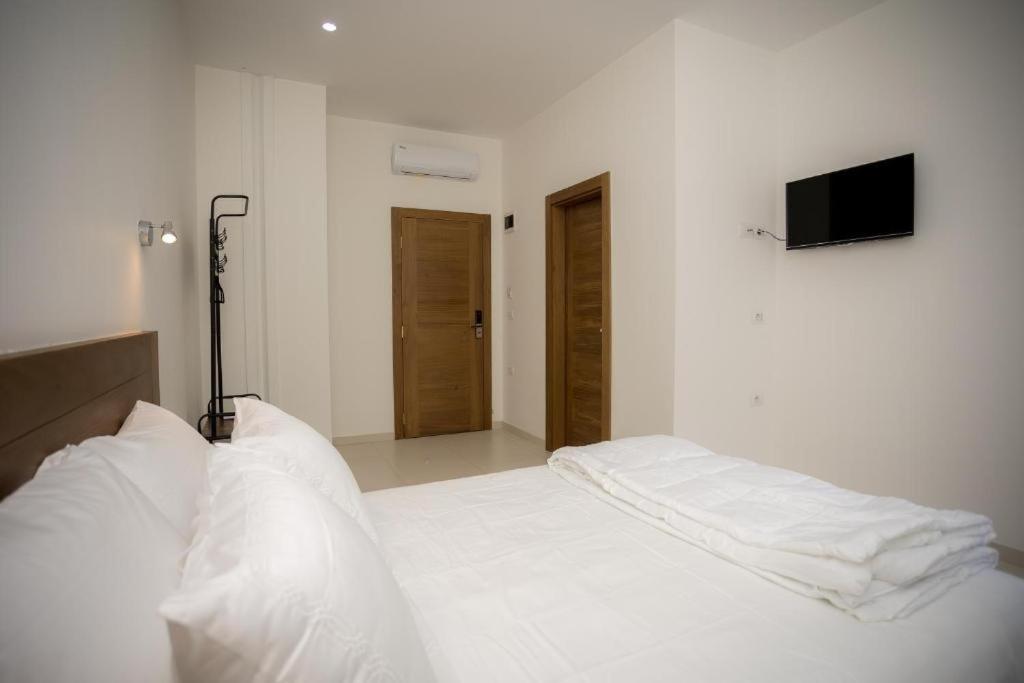 Sky Hotel Shkoder Exterior photo